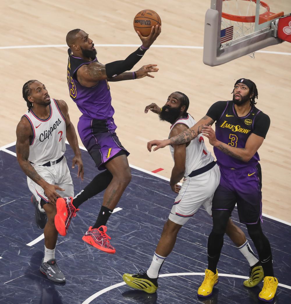 通过数据演 通过数据演